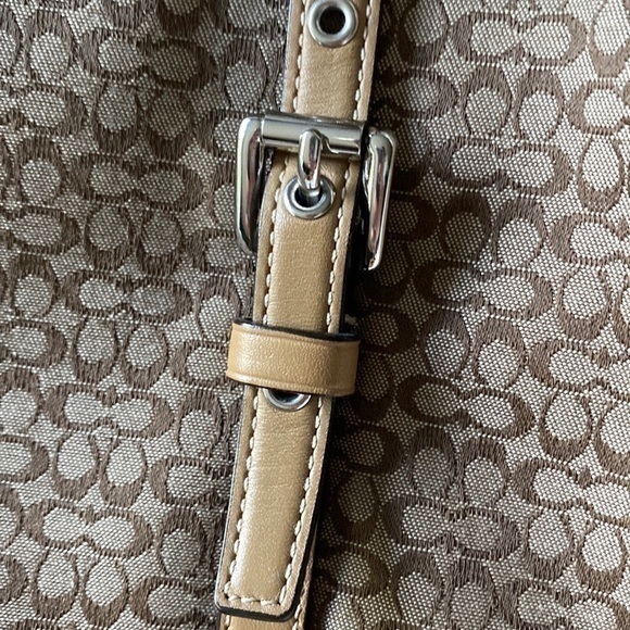 Coach Signature Gallery Jacquard Tan Canvas Tote With Leather Trim (authentic) - Picture 9 of 16